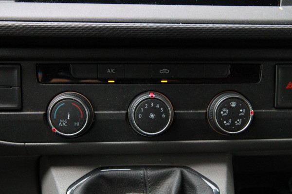 Volkswagen Transporter 2.0 TDI L2H1 150PK / App connect / Navi / Trekhaak / Cruise