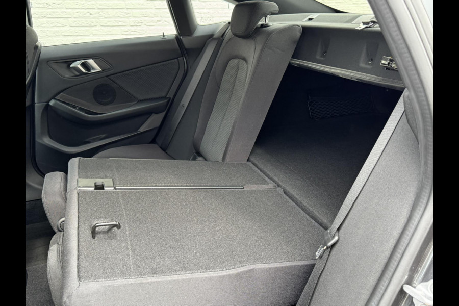 BMW 2 Serie Gran Coupé 218i Executive Adaptive cruise Climate control Keyless Navi Parkeersensoren Apple Carplay / Android Auto