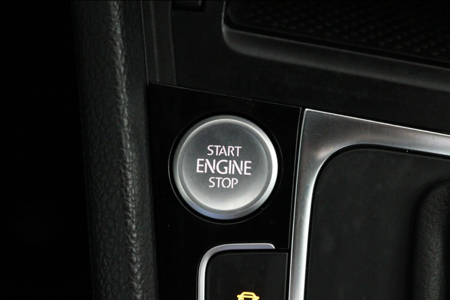 Volkswagen Golf 7.5 R 4Motion*AKRA*DSG*PANO*CAMERA*ACC*BLINDSP*BTW
