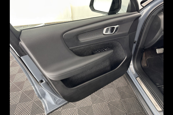 Volvo XC40 1.5 T5 Recharge R-Design (INCL.BTW) (INCL-BTW) *PANO | DIGI-COCKPIT | FULL-LED | BLIND-SPOT | PREMIUM-AUDIO | KEYLESS | APP.CONNECT | NAVI-FULLMAP | ALCANTARA-LEATHER | ECC | PDC | SPORT-SEATS | 19''ALU | TOWBAR*