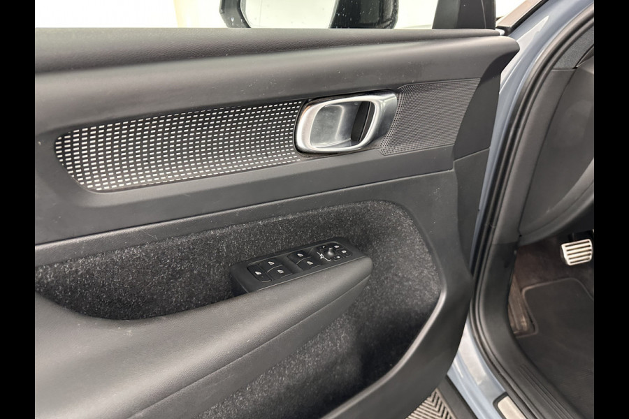 Volvo XC40 1.5 T5 Recharge R-Design (INCL.BTW) (INCL-BTW) *PANO | DIGI-COCKPIT | FULL-LED | BLIND-SPOT | PREMIUM-AUDIO | KEYLESS | APP.CONNECT | NAVI-FULLMAP | ALCANTARA-LEATHER | ECC | PDC | SPORT-SEATS | 19''ALU | TOWBAR*