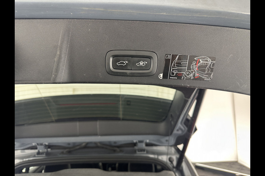 Volvo XC40 1.5 T5 Recharge R-Design (INCL.BTW) (INCL-BTW) *PANO | DIGI-COCKPIT | FULL-LED | BLIND-SPOT | PREMIUM-AUDIO | KEYLESS | APP.CONNECT | NAVI-FULLMAP | ALCANTARA-LEATHER | ECC | PDC | SPORT-SEATS | 19''ALU | TOWBAR*
