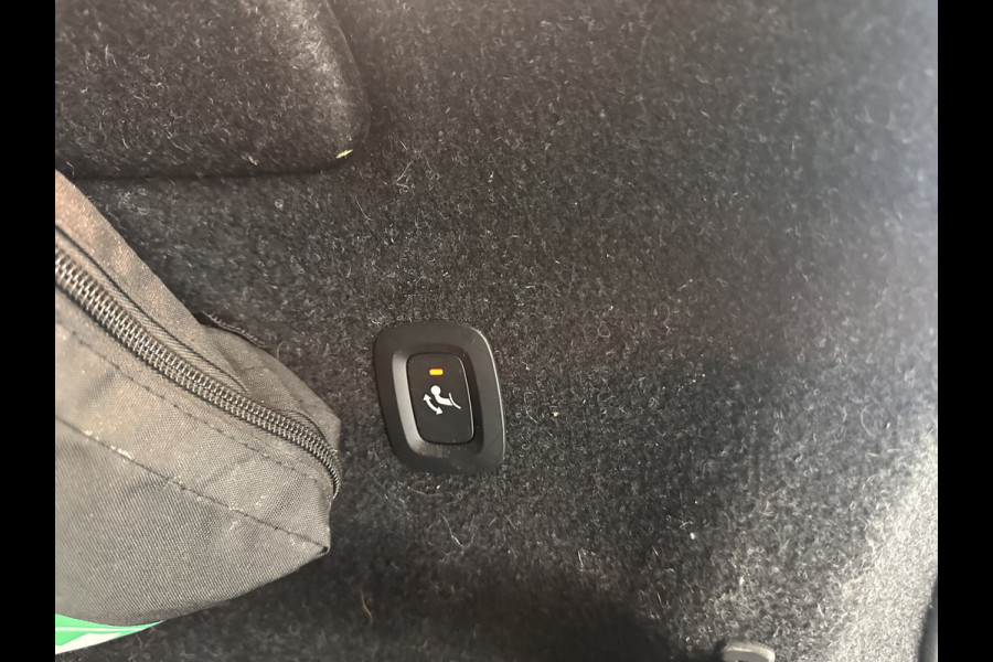 Volvo XC40 1.5 T5 Recharge R-Design (INCL.BTW) (INCL-BTW) *PANO | DIGI-COCKPIT | FULL-LED | BLIND-SPOT | PREMIUM-AUDIO | KEYLESS | APP.CONNECT | NAVI-FULLMAP | ALCANTARA-LEATHER | ECC | PDC | SPORT-SEATS | 19''ALU | TOWBAR*