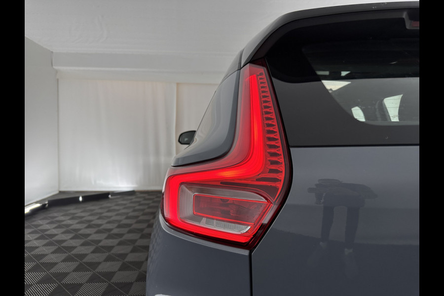 Volvo XC40 1.5 T5 Recharge R-Design (INCL.BTW) (INCL-BTW) *PANO | DIGI-COCKPIT | FULL-LED | BLIND-SPOT | PREMIUM-AUDIO | KEYLESS | APP.CONNECT | NAVI-FULLMAP | ALCANTARA-LEATHER | ECC | PDC | SPORT-SEATS | 19''ALU | TOWBAR*
