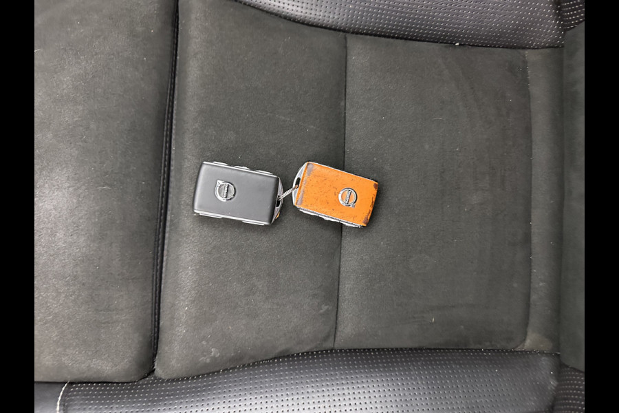 Volvo XC40 1.5 T5 Recharge R-Design (INCL.BTW) (INCL-BTW) *PANO | DIGI-COCKPIT | FULL-LED | BLIND-SPOT | PREMIUM-AUDIO | KEYLESS | APP.CONNECT | NAVI-FULLMAP | ALCANTARA-LEATHER | ECC | PDC | SPORT-SEATS | 19''ALU | TOWBAR*