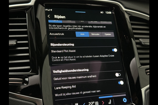 Volvo XC90 T8 R 455pk Long Range AWD Plus Dark | Luchtvering | Panorama | 360 Camera | Trekhaak | Pilot-Assist | ACC | Leder | Memory | Harman-Kardon | BLIS | Sportstoelen | Stoelverwarming V+A | Suurverwarming | Keyless-Entry | Standkachel | Full-LED | Zonwering | Getint Glas | Black-Optic | Draadloos Laden | Carplay |