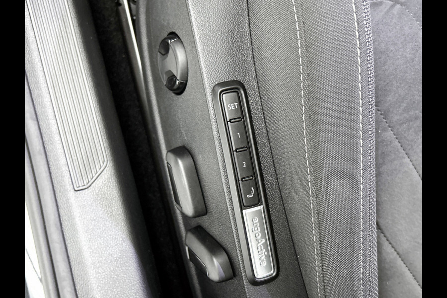 Volkswagen Golf 1.0 TSI Sport (VIRTUAL COCKPIT, SFEERVERLICHTING, NAVIGATIE , PARKEERSENSOREN, 1e EIGENAAR, GOED ONDERHOUDEN)