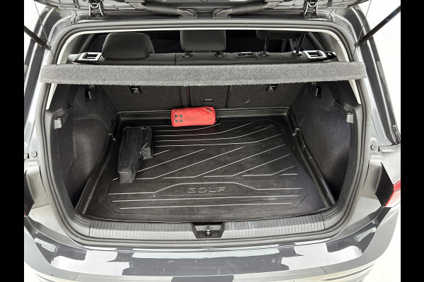Volkswagen Golf 1.0 TSI Sport (VIRTUAL COCKPIT, SFEERVERLICHTING, NAVIGATIE , PARKEERSENSOREN, 1e EIGENAAR, GOED ONDERHOUDEN)