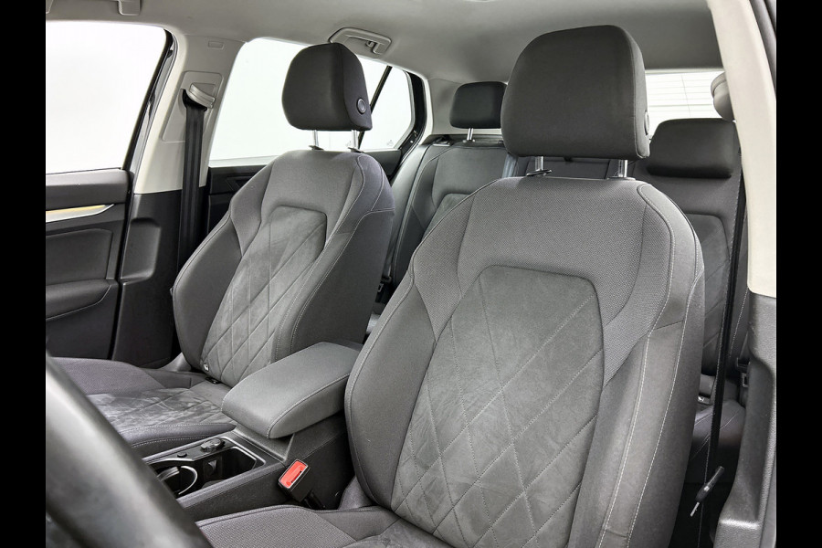 Volkswagen Golf 1.0 TSI Sport (VIRTUAL COCKPIT, SFEERVERLICHTING, NAVIGATIE , PARKEERSENSOREN, 1e EIGENAAR, GOED ONDERHOUDEN)
