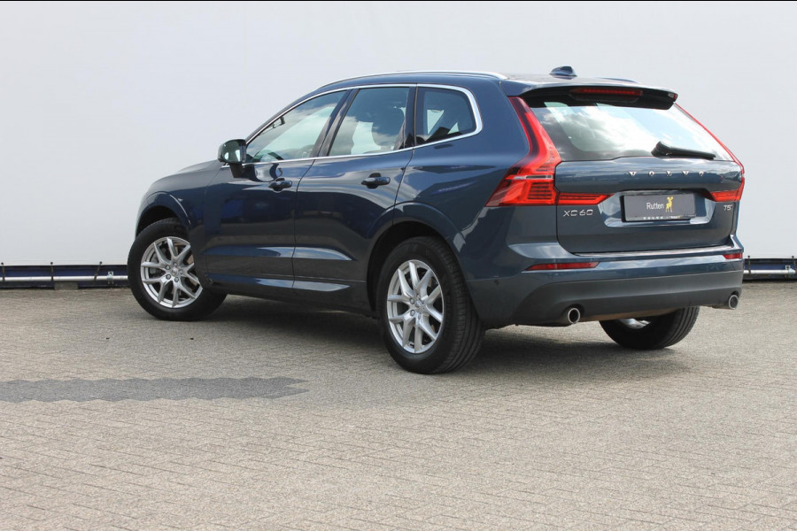 Volvo XC60 T5 AWD 250pk Automaat Momentum Navigatie / Panoramisch schuif-kanteldak / Apple Carplay / Semi elektrisch wegklapbare trekhaak / Lederen bekleding / Cruise Control