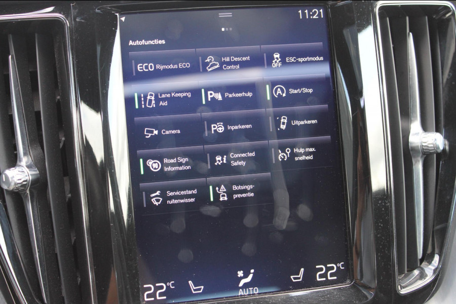 Volvo XC60 T5 AWD 250pk Automaat Momentum Navigatie / Panoramisch schuif-kanteldak / Apple Carplay / Semi elektrisch wegklapbare trekhaak / Lederen bekleding / Cruise Control