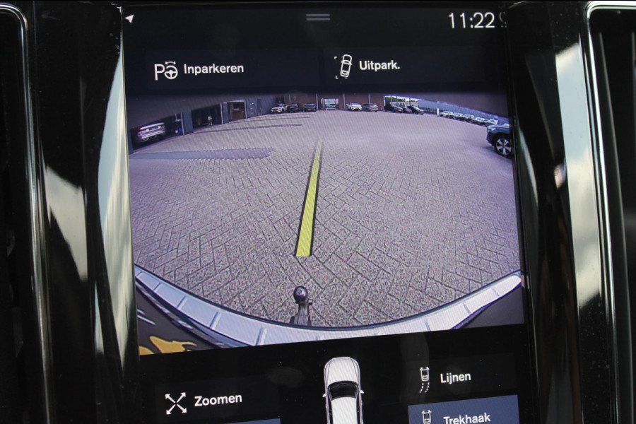 Volvo XC60 T5 AWD 250pk Automaat Momentum Navigatie / Panoramisch schuif-kanteldak / Apple Carplay / Semi elektrisch wegklapbare trekhaak / Lederen bekleding / Cruise Control