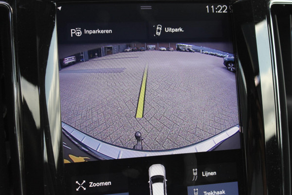 Volvo XC60 T5 AWD 250pk Automaat Momentum Navigatie / Panoramisch schuif-kanteldak / Apple Carplay / Semi elektrisch wegklapbare trekhaak / Lederen bekleding / Cruise Control
