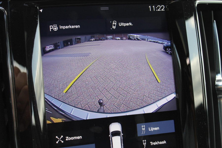 Volvo XC60 T5 AWD 250pk Automaat Momentum Navigatie / Panoramisch schuif-kanteldak / Apple Carplay / Semi elektrisch wegklapbare trekhaak / Lederen bekleding / Cruise Control
