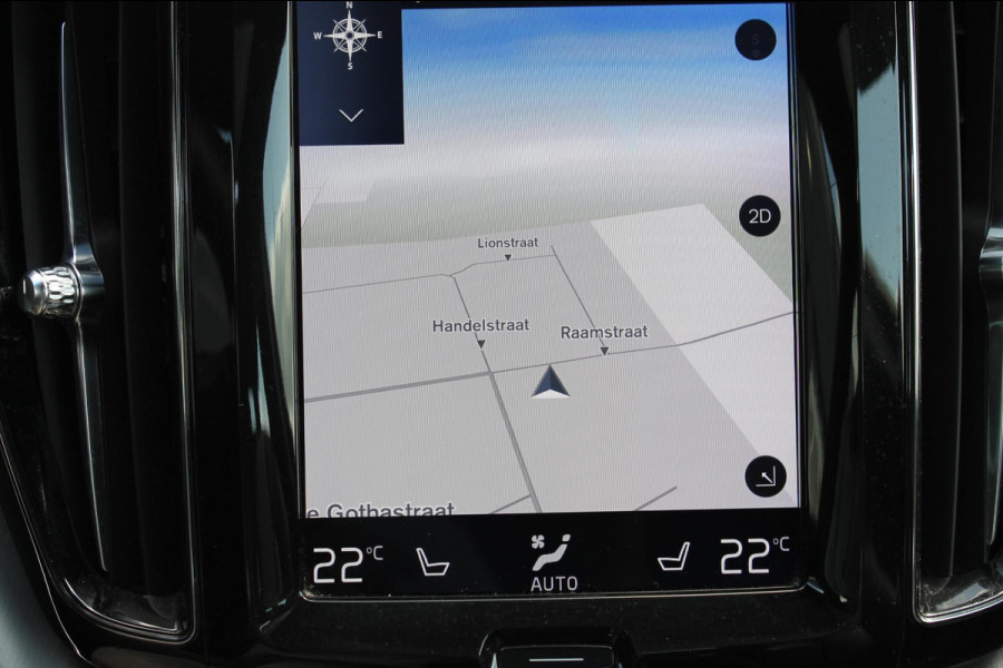 Volvo XC60 T5 AWD 250pk Automaat Momentum Navigatie / Panoramisch schuif-kanteldak / Apple Carplay / Semi elektrisch wegklapbare trekhaak / Lederen bekleding / Cruise Control