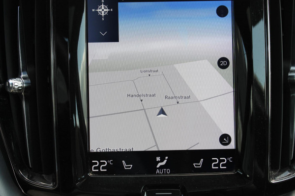 Volvo XC60 T5 AWD 250pk Automaat Momentum Navigatie / Panoramisch schuif-kanteldak / Apple Carplay / Semi elektrisch wegklapbare trekhaak / Lederen bekleding / Cruise Control