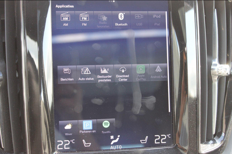Volvo XC60 T5 AWD 250pk Automaat Momentum Navigatie / Panoramisch schuif-kanteldak / Apple Carplay / Semi elektrisch wegklapbare trekhaak / Lederen bekleding / Cruise Control