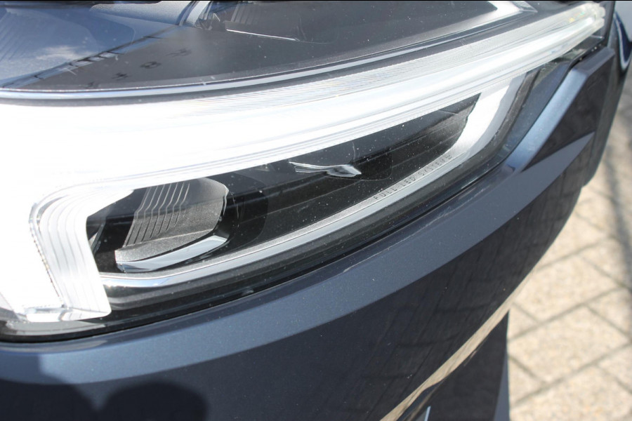 Volvo XC60 T5 AWD 250pk Automaat Momentum Navigatie / Panoramisch schuif-kanteldak / Apple Carplay / Semi elektrisch wegklapbare trekhaak / Lederen bekleding / Cruise Control