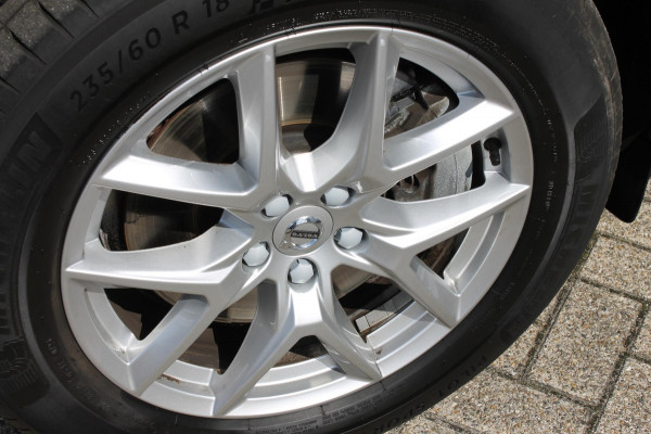 Volvo XC60 T5 AWD 250pk Automaat Momentum Navigatie / Panoramisch schuif-kanteldak / Apple Carplay / Semi elektrisch wegklapbare trekhaak / Lederen bekleding / Cruise Control