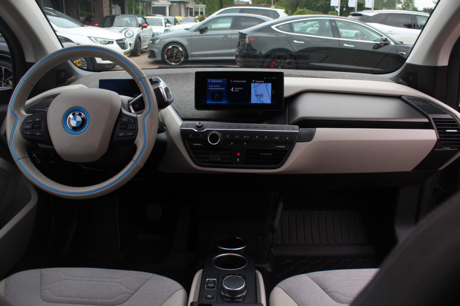 BMW i3 S iPerformance 94Ah 33 kWh / SoH 89.6% / Full option! / Panoramadak / Camera / Keyless / 20'' / Warmtepomp / Harman Kardon / Apple CarPlay / DAB / Getint glas / Stoelverwarming / ACC