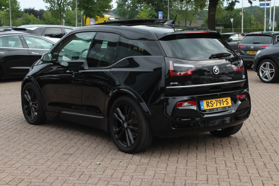 BMW i3 S iPerformance 94Ah 33 kWh / SoH 89.6% / Full option! / Panoramadak / Camera / Keyless / 20'' / Warmtepomp / Harman Kardon / Apple CarPlay / DAB / Getint glas / Stoelverwarming / ACC