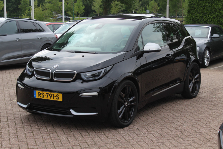 BMW i3 S iPerformance 94Ah 33 kWh / SoH 89.6% / Full option! / Panoramadak / Camera / Keyless / 20'' / Warmtepomp / Harman Kardon / Apple CarPlay / DAB / Getint glas / Stoelverwarming / ACC