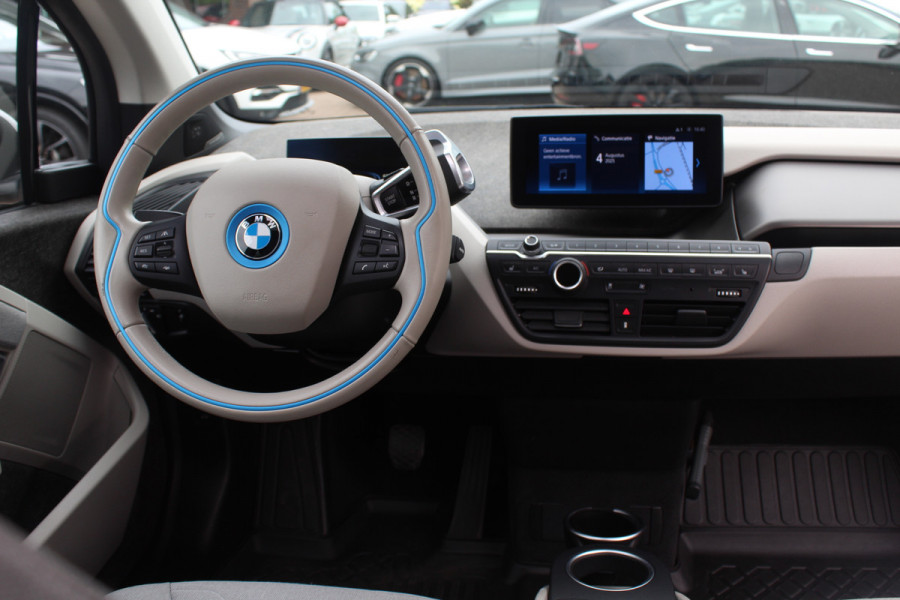 BMW i3 S iPerformance 94Ah 33 kWh / SoH 89.6% / Full option! / Panoramadak / Camera / Keyless / 20'' / Warmtepomp / Harman Kardon / Apple CarPlay / DAB / Getint glas / Stoelverwarming / ACC