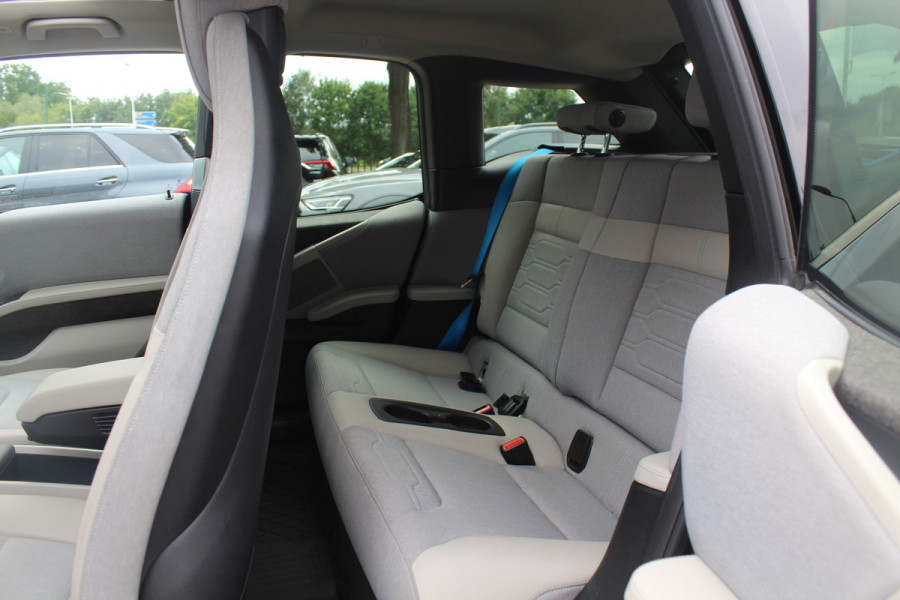 BMW i3 S iPerformance 94Ah 33 kWh / SoH 89.6% / Full option! / Panoramadak / Camera / Keyless / 20'' / Warmtepomp / Harman Kardon / Apple CarPlay / DAB / Getint glas / Stoelverwarming / ACC