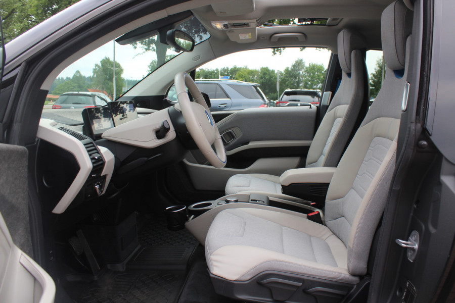 BMW i3 S iPerformance 94Ah 33 kWh / SoH 89.6% / Full option! / Panoramadak / Camera / Keyless / 20'' / Warmtepomp / Harman Kardon / Apple CarPlay / DAB / Getint glas / Stoelverwarming / ACC