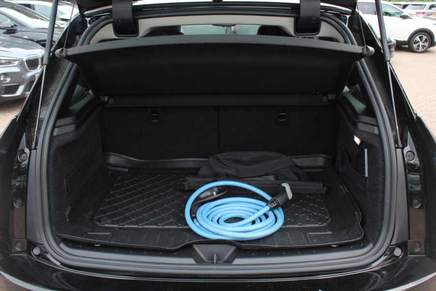 BMW i3 S iPerformance 94Ah 33 kWh / SoH 89.6% / Full option! / Panoramadak / Camera / Keyless / 20'' / Warmtepomp / Harman Kardon / Apple CarPlay / DAB / Getint glas / Stoelverwarming / ACC