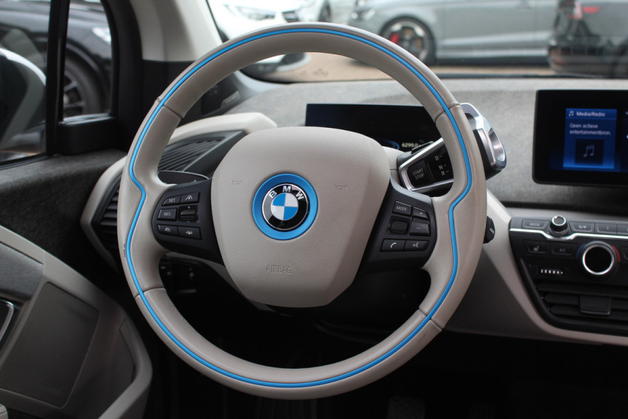 BMW i3 S iPerformance 94Ah 33 kWh / SoH 89.6% / Full option! / Panoramadak / Camera / Keyless / 20'' / Warmtepomp / Harman Kardon / Apple CarPlay / DAB / Getint glas / Stoelverwarming / ACC