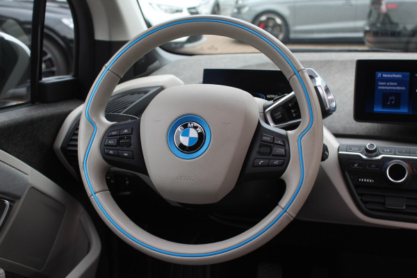 BMW i3 S iPerformance 94Ah 33 kWh / SoH 89.6% / Full option! / Panoramadak / Camera / Keyless / 20'' / Warmtepomp / Harman Kardon / Apple CarPlay / DAB / Getint glas / Stoelverwarming / ACC