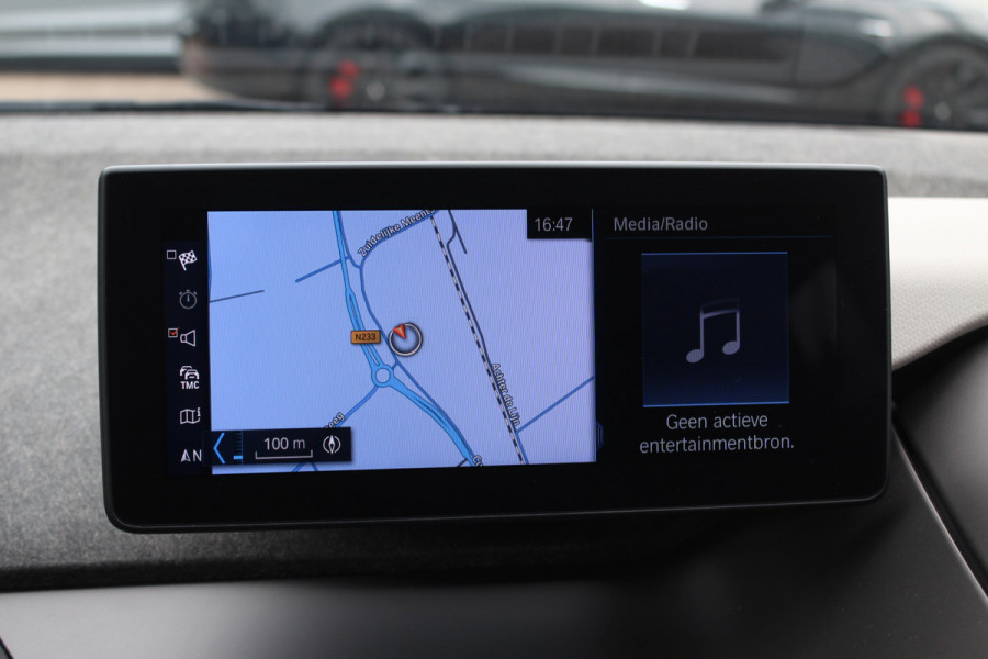 BMW i3 S iPerformance 94Ah 33 kWh / SoH 89.6% / Full option! / Panoramadak / Camera / Keyless / 20'' / Warmtepomp / Harman Kardon / Apple CarPlay / DAB / Getint glas / Stoelverwarming / ACC