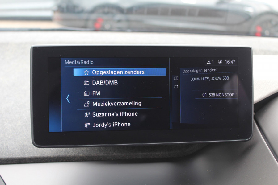 BMW i3 S iPerformance 94Ah 33 kWh / SoH 89.6% / Full option! / Panoramadak / Camera / Keyless / 20'' / Warmtepomp / Harman Kardon / Apple CarPlay / DAB / Getint glas / Stoelverwarming / ACC