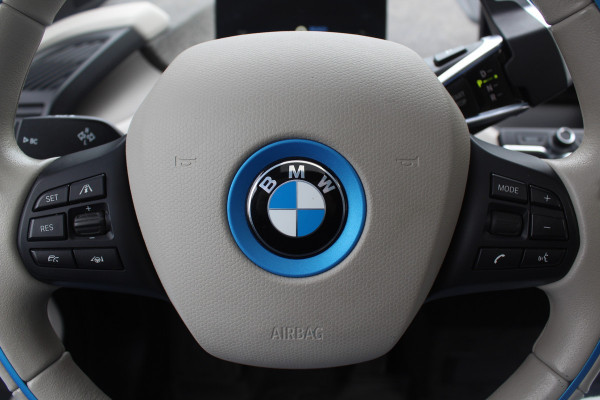 BMW i3 S iPerformance 94Ah 33 kWh / SoH 89.6% / Full option! / Panoramadak / Camera / Keyless / 20'' / Warmtepomp / Harman Kardon / Apple CarPlay / DAB / Getint glas / Stoelverwarming / ACC