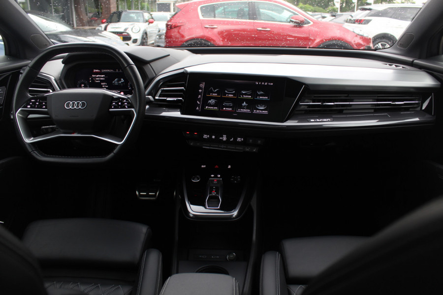 Audi Q4 e-tron 40 Launch edition S Competition 77 kWh / SoH 93.7% / Full option! / Panoramadak / Camera / RS Stoelen / Head-up / 21'' / B&O / Matrix LED / Dodehoek / Keyless / Navigatie / Stoelverwarming / DAB / ACC