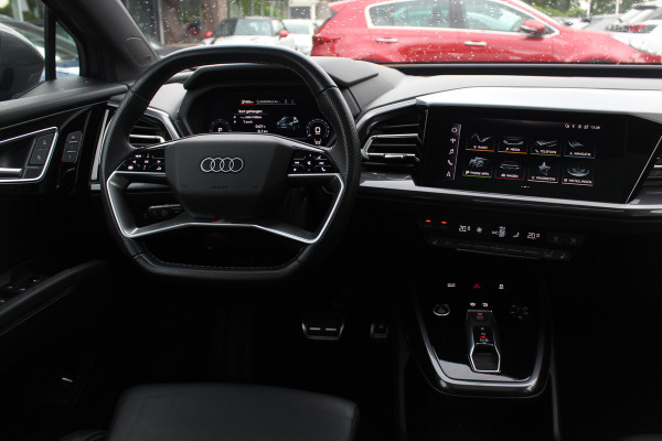 Audi Q4 e-tron 40 Launch edition S Competition 77 kWh / SoH 93.7% / Full option! / Panoramadak / Camera / RS Stoelen / Head-up / 21'' / B&O / Matrix LED / Dodehoek / Keyless / Navigatie / Stoelverwarming / DAB / ACC