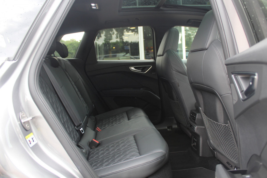 Audi Q4 e-tron 40 Launch edition S Competition 77 kWh / SoH 93.7% / Full option! / Panoramadak / Camera / RS Stoelen / Head-up / 21'' / B&O / Matrix LED / Dodehoek / Keyless / Navigatie / Stoelverwarming / DAB / ACC