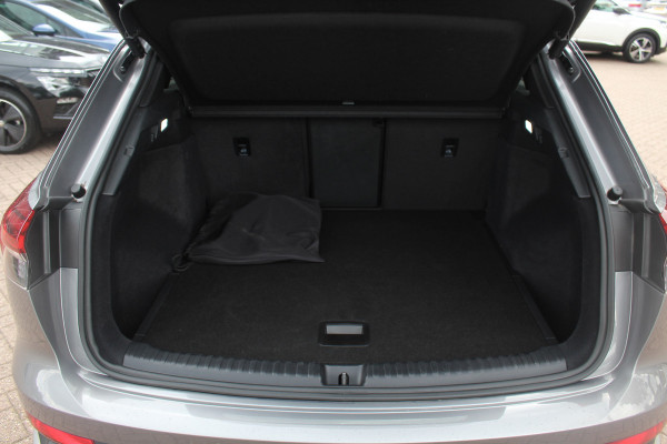 Audi Q4 e-tron 40 Launch edition S Competition 77 kWh / SoH 93.7% / Full option! / Panoramadak / Camera / RS Stoelen / Head-up / 21'' / B&O / Matrix LED / Dodehoek / Keyless / Navigatie / Stoelverwarming / DAB / ACC