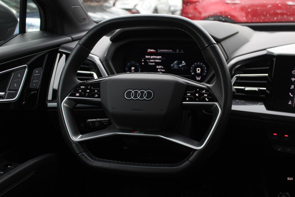 Audi Q4 e-tron 40 Launch edition S Competition 77 kWh / SoH 93.7% / Full option! / Panoramadak / Camera / RS Stoelen / Head-up / 21'' / B&O / Matrix LED / Dodehoek / Keyless / Navigatie / Stoelverwarming / DAB / ACC