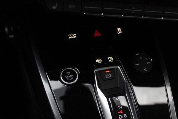 Audi Q4 e-tron 40 Launch edition S Competition 77 kWh / SoH 93.7% / Full option! / Panoramadak / Camera / RS Stoelen / Head-up / 21'' / B&O / Matrix LED / Dodehoek / Keyless / Navigatie / Stoelverwarming / DAB / ACC