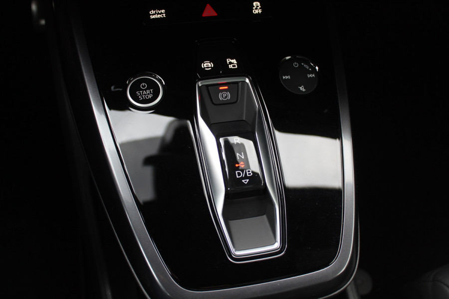 Audi Q4 e-tron 40 Launch edition S Competition 77 kWh / SoH 93.7% / Full option! / Panoramadak / Camera / RS Stoelen / Head-up / 21'' / B&O / Matrix LED / Dodehoek / Keyless / Navigatie / Stoelverwarming / DAB / ACC