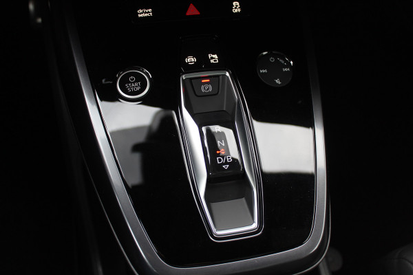 Audi Q4 e-tron 40 Launch edition S Competition 77 kWh / SoH 93.7% / Full option! / Panoramadak / Camera / RS Stoelen / Head-up / 21'' / B&O / Matrix LED / Dodehoek / Keyless / Navigatie / Stoelverwarming / DAB / ACC