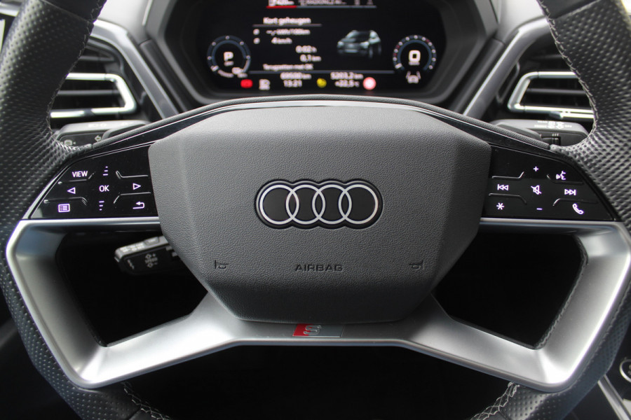 Audi Q4 e-tron 40 Launch edition S Competition 77 kWh / SoH 93.7% / Full option! / Panoramadak / Camera / RS Stoelen / Head-up / 21'' / B&O / Matrix LED / Dodehoek / Keyless / Navigatie / Stoelverwarming / DAB / ACC