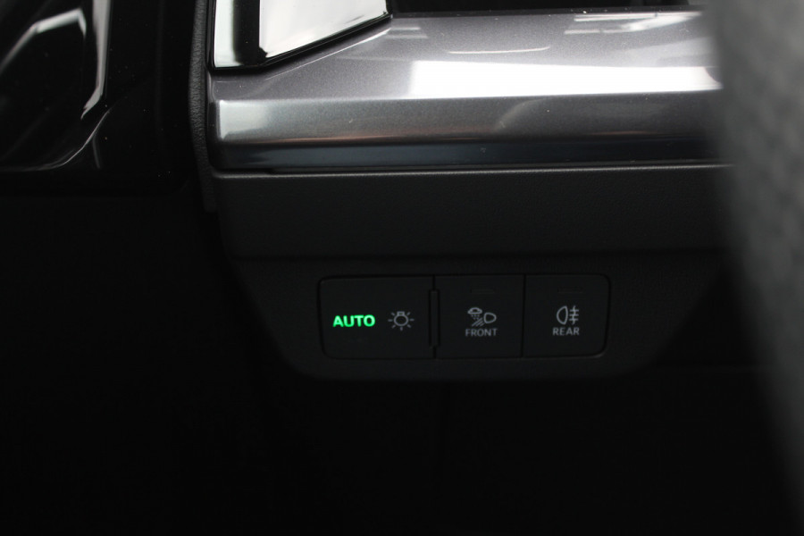 Audi Q4 e-tron 40 Launch edition S Competition 77 kWh / SoH 93.7% / Full option! / Panoramadak / Camera / RS Stoelen / Head-up / 21'' / B&O / Matrix LED / Dodehoek / Keyless / Navigatie / Stoelverwarming / DAB / ACC