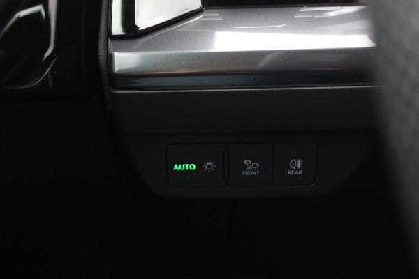 Audi Q4 e-tron 40 Launch edition S Competition 77 kWh / SoH 93.7% / Full option! / Panoramadak / Camera / RS Stoelen / Head-up / 21'' / B&O / Matrix LED / Dodehoek / Keyless / Navigatie / Stoelverwarming / DAB / ACC