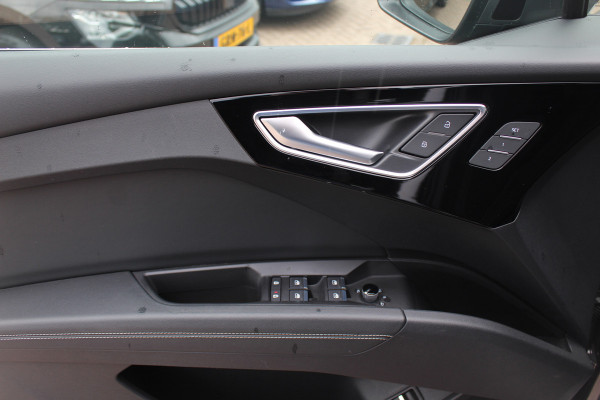 Audi Q4 e-tron 40 Launch edition S Competition 77 kWh / SoH 93.7% / Full option! / Panoramadak / Camera / RS Stoelen / Head-up / 21'' / B&O / Matrix LED / Dodehoek / Keyless / Navigatie / Stoelverwarming / DAB / ACC