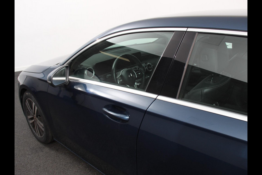 Mercedes-Benz A-Klasse 200 163pk DCT Progressive Navigatie Parkeersensoren Camera Cruise Control Stoelverwarming Ledverlichting Climate Control