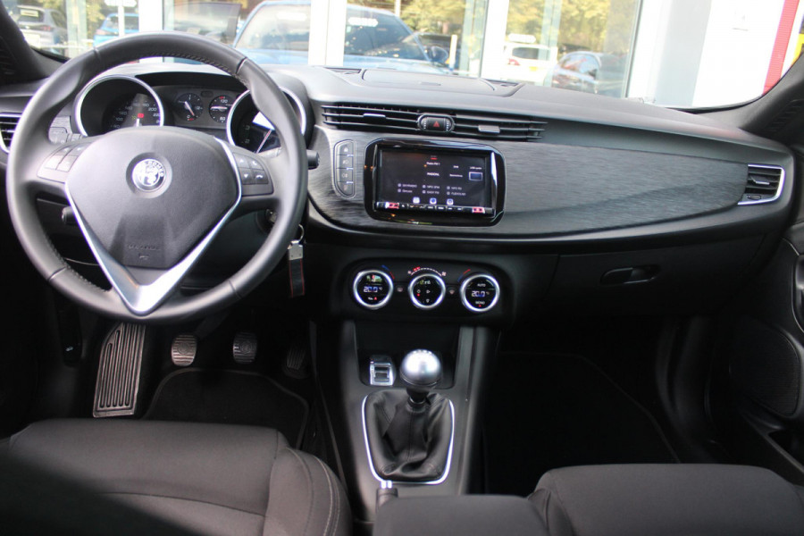 Alfa Romeo Giulietta 1.4 Turbo 120PK SPORT | ACHTERUITRIJ CAMERA | DAB+ RADIO | PARKEERSENSOREN VOOR EN ACHTER | AFNEEMBARE TREKHAAK | CRUISE CONTROL | CLIMATE CONTROL | SUPER NETTE AUTO! |