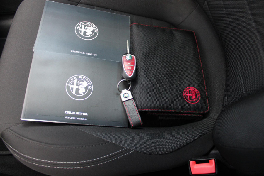 Alfa Romeo Giulietta 1.4 Turbo 120PK SPORT | ACHTERUITRIJ CAMERA | DAB+ RADIO | PARKEERSENSOREN VOOR EN ACHTER | AFNEEMBARE TREKHAAK | CRUISE CONTROL | CLIMATE CONTROL | SUPER NETTE AUTO! |